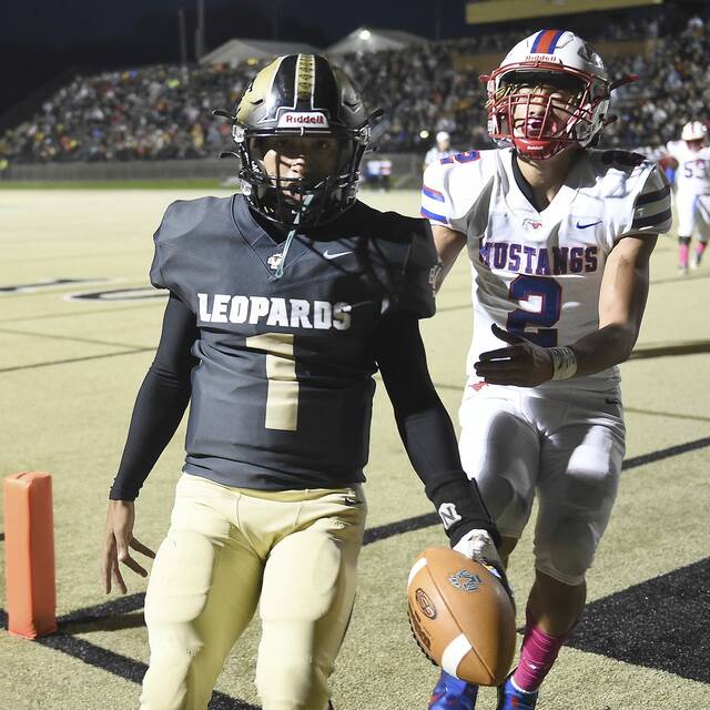 Devin Whitlock shines but sophomore shares spotlight as Belle Vernon tops Laurel Highlands