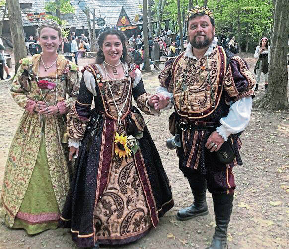 4302687_web1_VND-RenFest11-100421