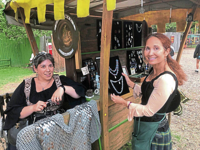 4302687_web1_VND-RenFest2-100421