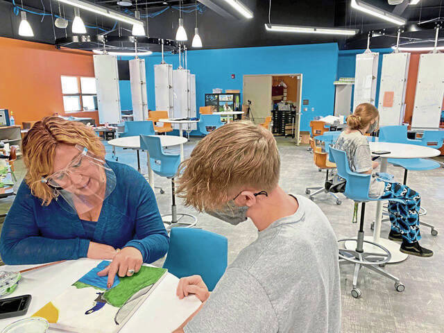 4304220_web1_vep-LOLASDartclass-100621-2