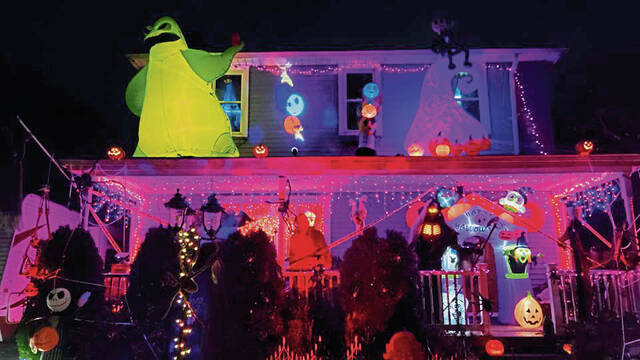 4306919_web1_vnd-HalloweenScene-101121