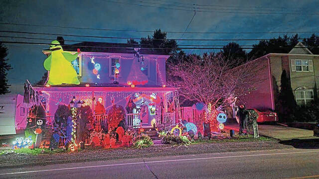 4306919_web1_vnd-HalloweenScene2-101121