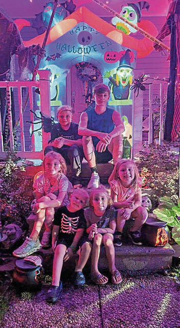 4306919_web1_vnd-HalloweenScene3-101121
