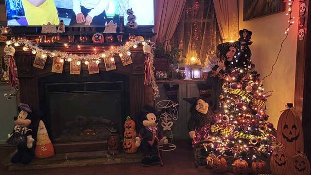 4306919_web1_vnd-HalloweenScene4-101121