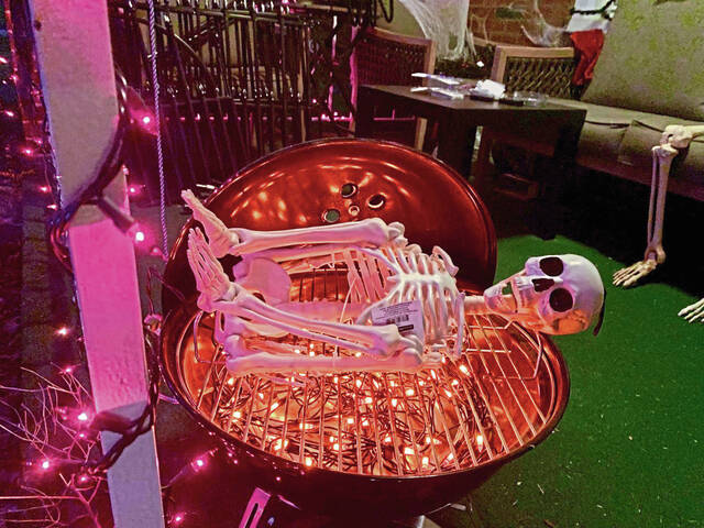 4306919_web1_vnd-halloweendec2l-100721--2-