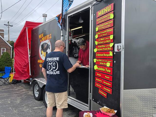 4319872_web1_vnd-lbfoodtruck1-101021