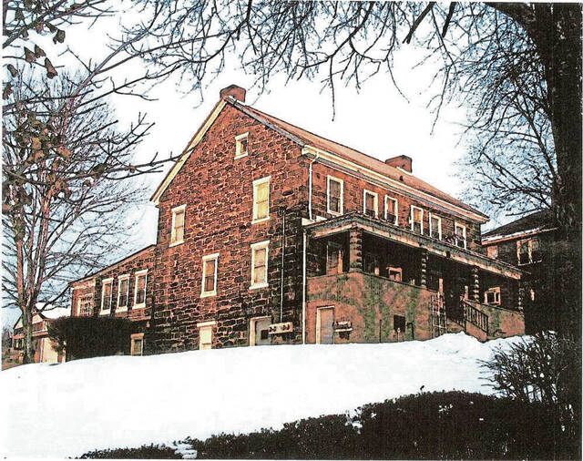 4321446_web1_gtr-locusthouse8-100921
