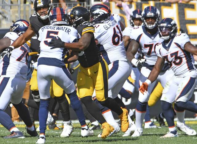 4328425_web1_ptr-steelersbroncos29-101121