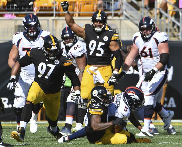 4328425_web1_ptr-steelersbroncos30-101121