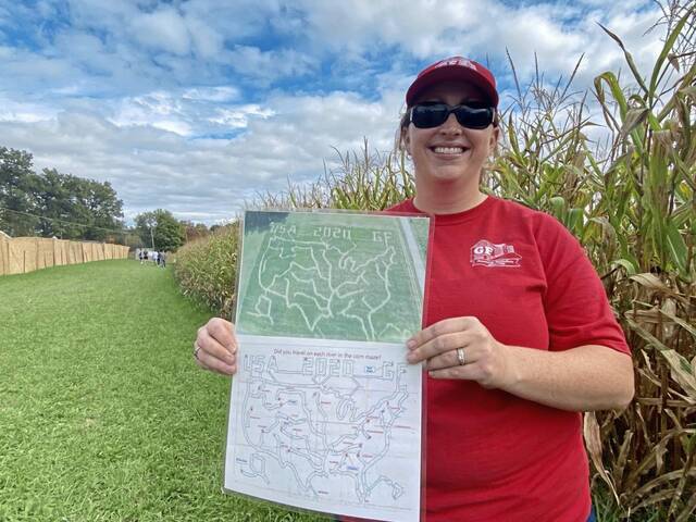 4328620_web1_vnd-1700FarmCornMaze-101221-7
