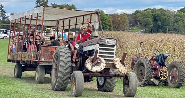 4328620_web1_vnd-1700FarmCornMaze-101221-8