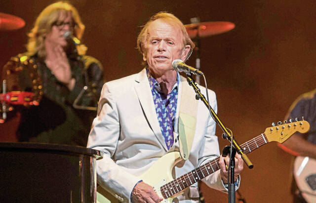4337427_web1_gtr-brianwilson2-101421