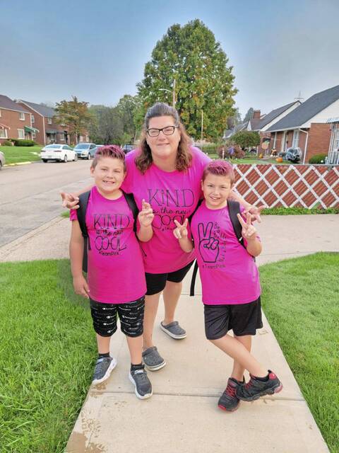4338702_web1_vnd-pinkshirtmovement3-101421
