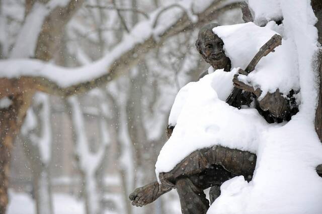 4340480_web1_ptr-Snowmageddon-073