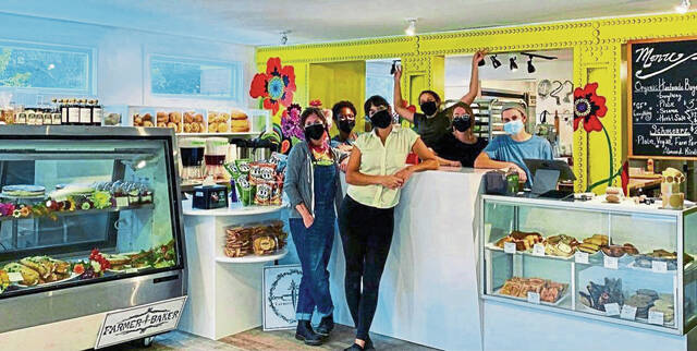 4341806_web1_vnd-farmerbakeropens-101621-10