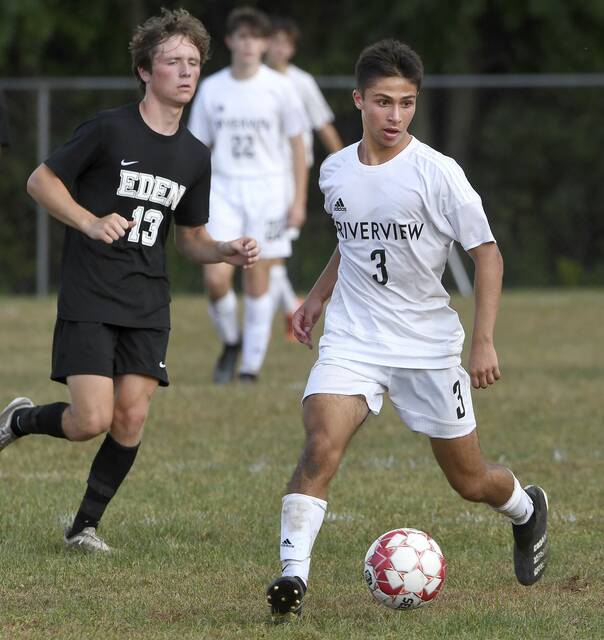 Riverview boys, girls soccer teams show improvement in 2nd half
