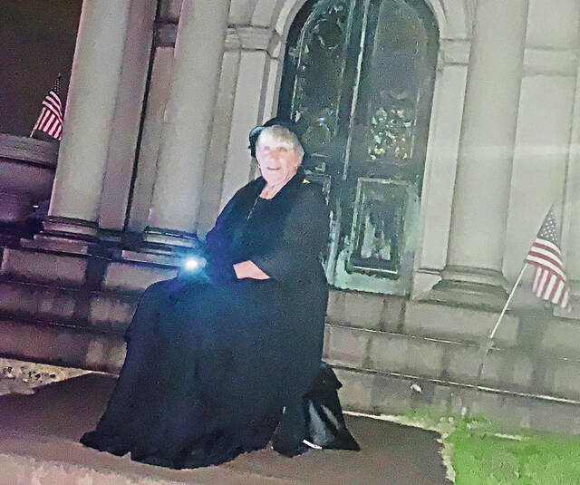 4346704_web1_vnd-ghosttour5-101621--8-