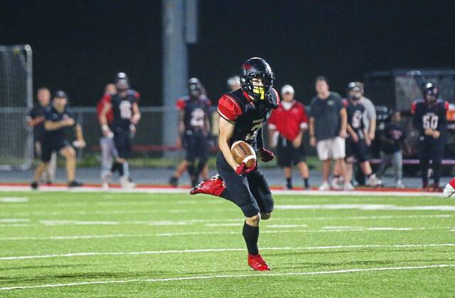 Elizabeth Forward gets surprisingly easy win over Mt. Pleasant in 1st-place showdown