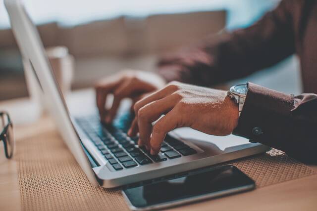 4367342_web1_web-keyboard