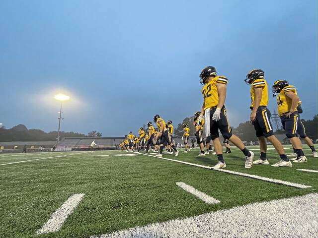 Mt. Lebanon football team easily handles Seneca Valley