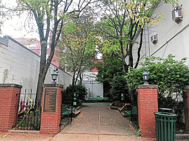4379082_web1_gtr-GbgParklet20211001_0445