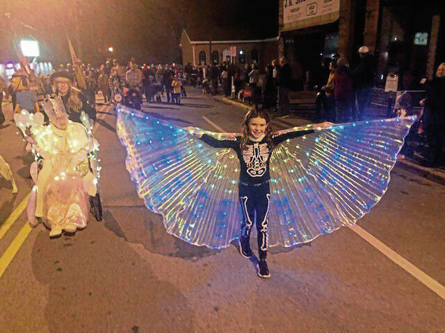 4389096_web1_vnd-FreepHalloParade2-102821