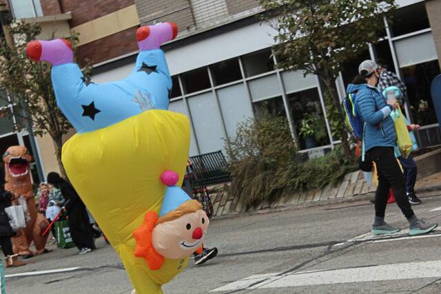 4400125_web1_ptr-MtLParade-02-103121