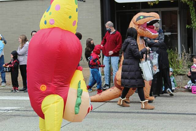 4400125_web1_ptr-MtLParade-03-103121