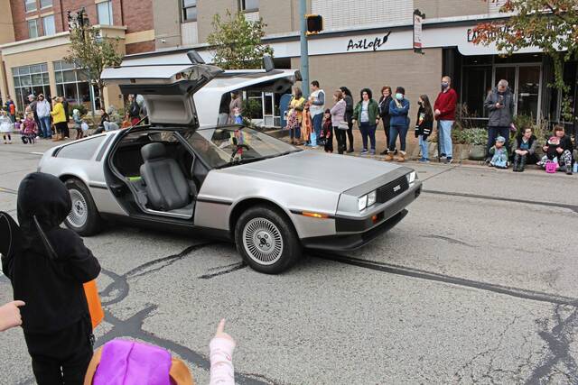 4400125_web1_ptr-MtLParade-04-103121