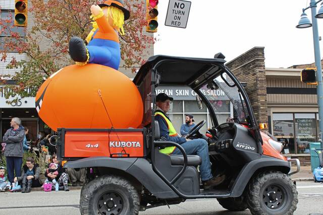 4400125_web1_ptr-MtLParade-11-103121