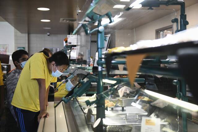 4320700_web1_naj-LunchFeature005-102121