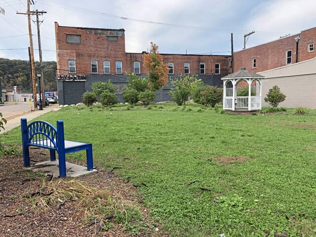 4397746_web1_vnd-newkenparklet2-110421