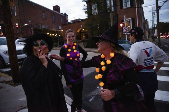 4404526_web1_gtr-lo-halloweenrun2-103021