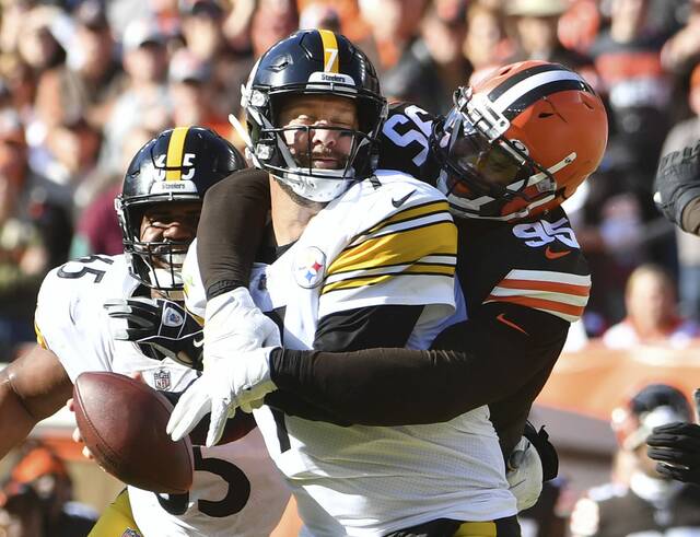 4404938_web1_ptr-SteelersBrowns02-11.0121A