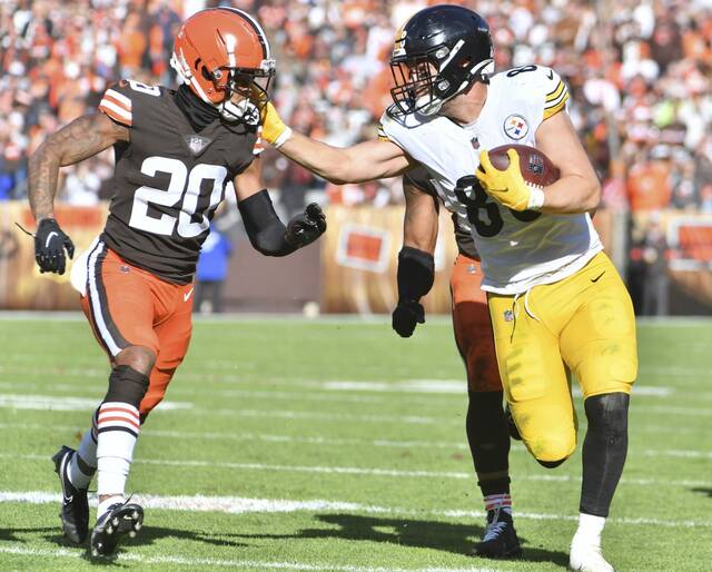 4404938_web1_ptr-SteelersBrowns21-11.0121