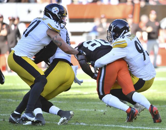 4404967_web1_ptr-SteelersBrowns15-11.0121