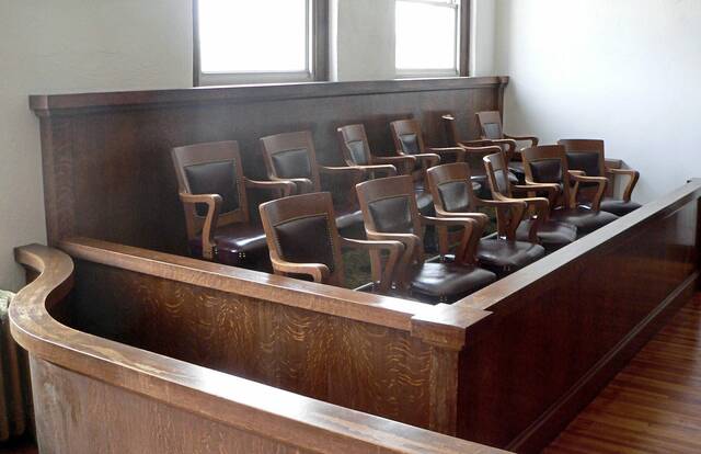 4406282_web1_JuryCourtroom