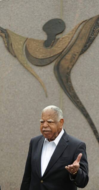 4406618_web1_ptr-JohnsonObit20120807_0480