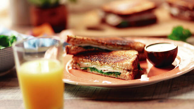 4407693_web1_extra-FallMeals-110321