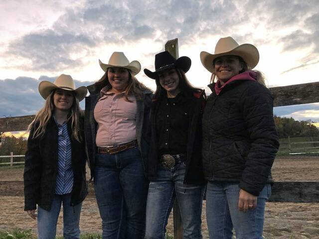 4417598_web1_gtr-BarrelRacers3-110521