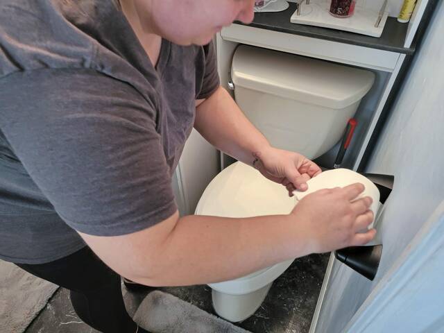 4423266_web1_vnd-2wivescleaningbiz-1109218
