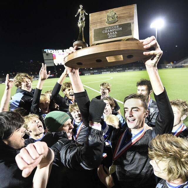 Seneca Valley beats Peters Township to repeat as WPIAL Class 4A champs