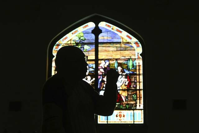 4429711_web1_vnd-TarentumStainedGlass001-110521