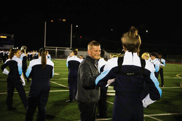 4430182_web1_gtr-bandsendoff14-111121