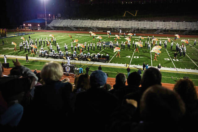 4430182_web1_gtr-bandsendoff20-111121