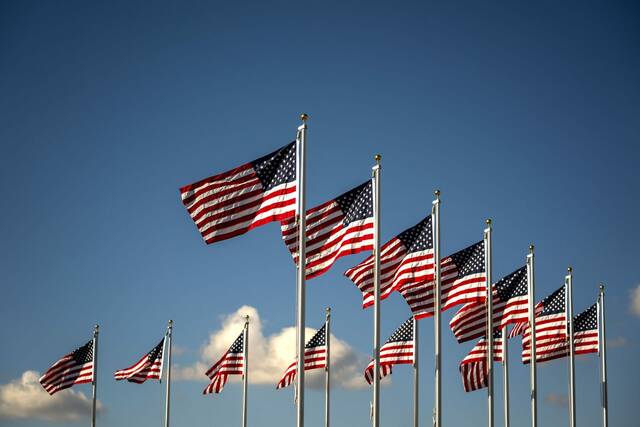 4437591_web1_gtr-Airport13Flags1