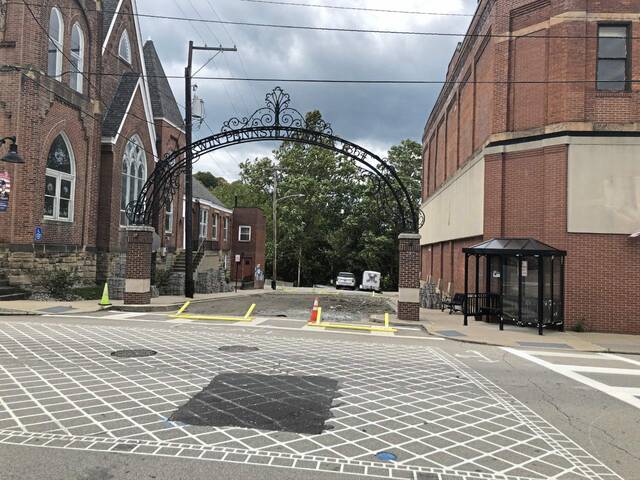 4439394_web1_Irwin-Borough-arch