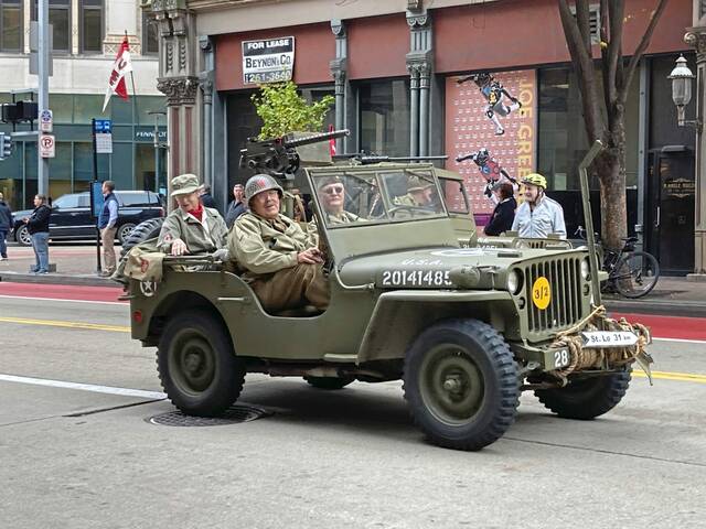 4442226_web1_ptr-VeteransDayParade5-111221