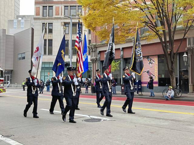 4442226_web1_ptr-VeteransDayParade7-111221