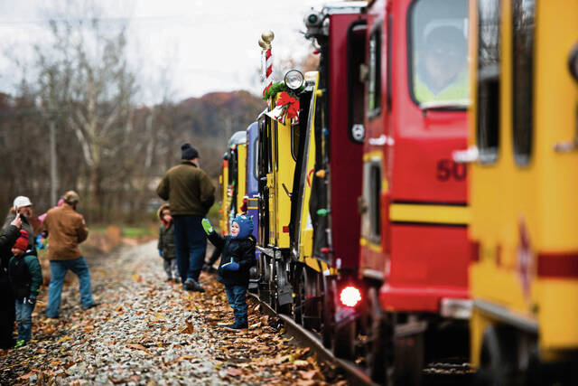 4448748_web1_gtr-RailToys5-111421